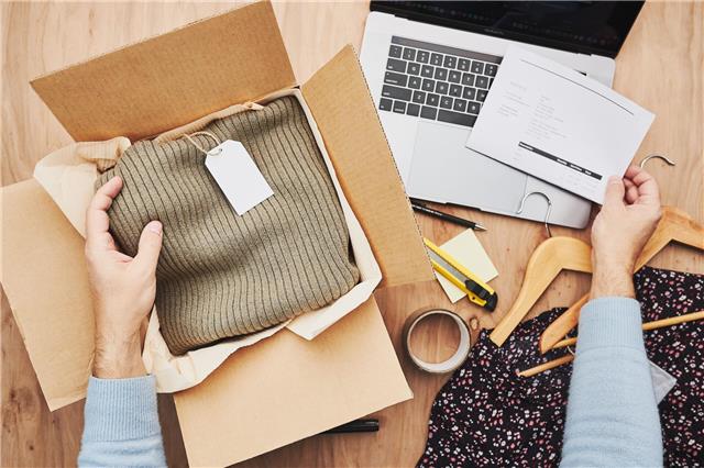 Vorsicht vor neuen Zollgebühren beim Online-Shopping. © VZ NRW /adpic