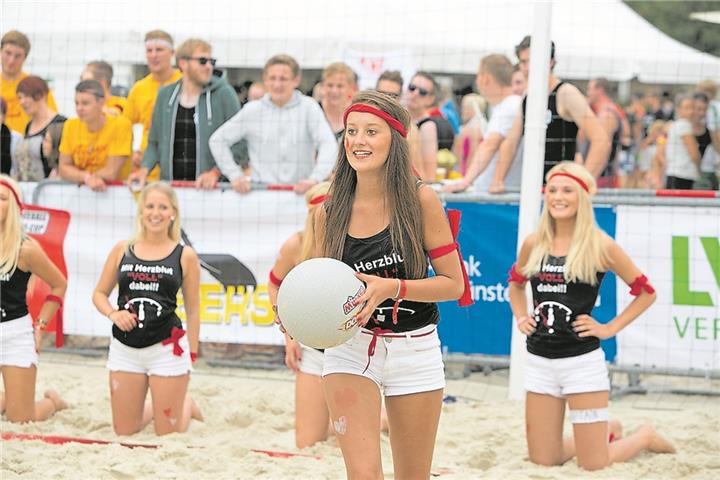 Weit über 100 Teams treten beim Dogdeball Beach Cup in Stadtlohn an.