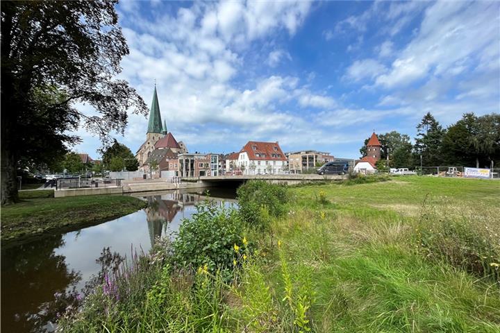 Wie sehr sich die Borkener Skyline verändert hat wird besonders von der Fußgängerbrücke aus deutlich, die in den Stadtpark führt.