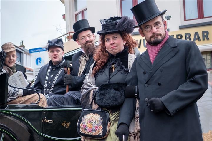 Zahlreiche Schauspieler und Statisten in historischen Kostümen sind auf dem Lappenbrink unterwegs. Foto: Ron Rensink / 100% Winterswijk