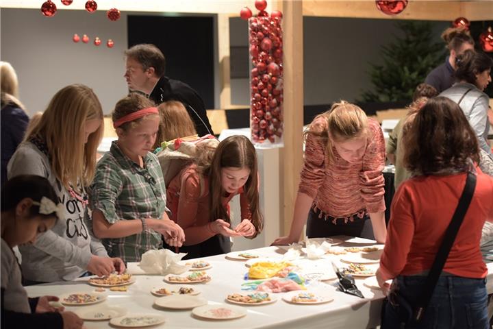 Zahlreiche Workshops laden große und kleine Besucher zum Mitmachen ein.