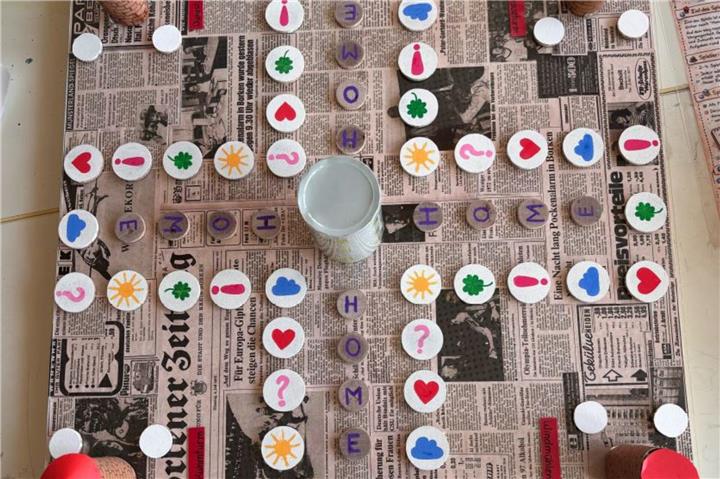 Zeitreise - Mensch ärgere dich nicht.© Julia-Koppers-Gesamtschule