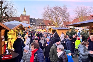 Zum ersten Adventswochenende lädt die Stadt Borken wieder zum traditionellen Weihnachtsmarkt mit verkaufsoffenem Sonntag ein.